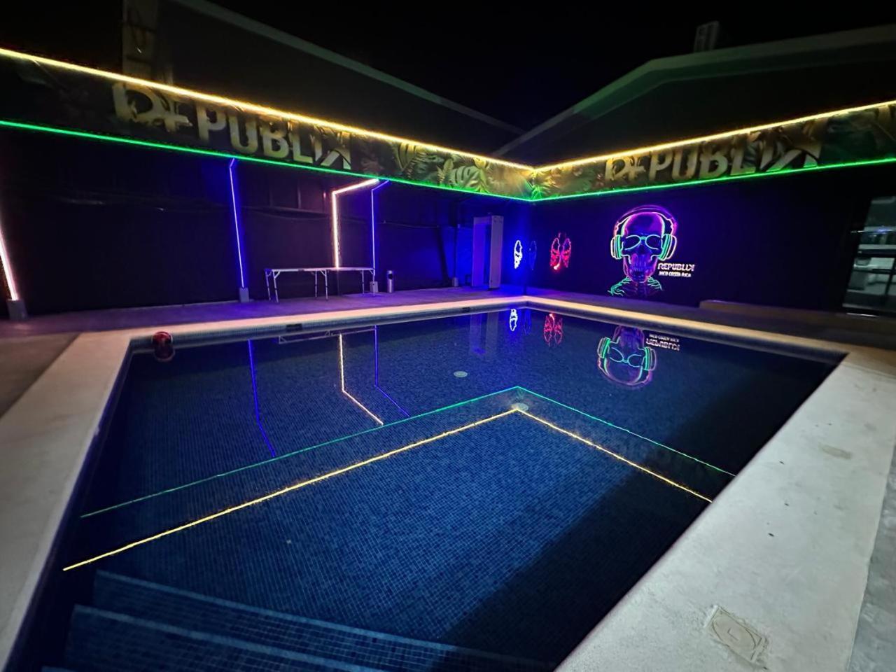 Republik Hotel, Bistro And Nightclub On Site Хако Экстерьер фото