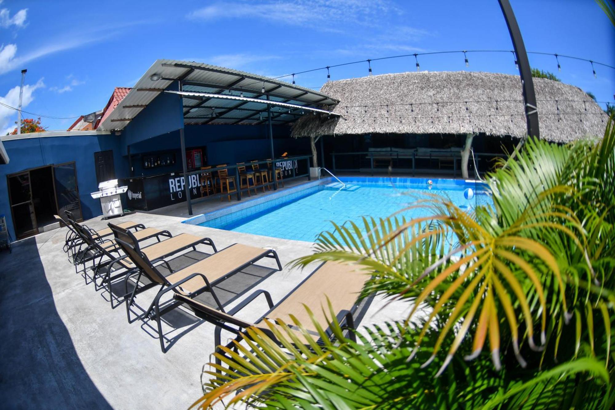Republik Hotel, Bistro And Nightclub On Site Хако Экстерьер фото