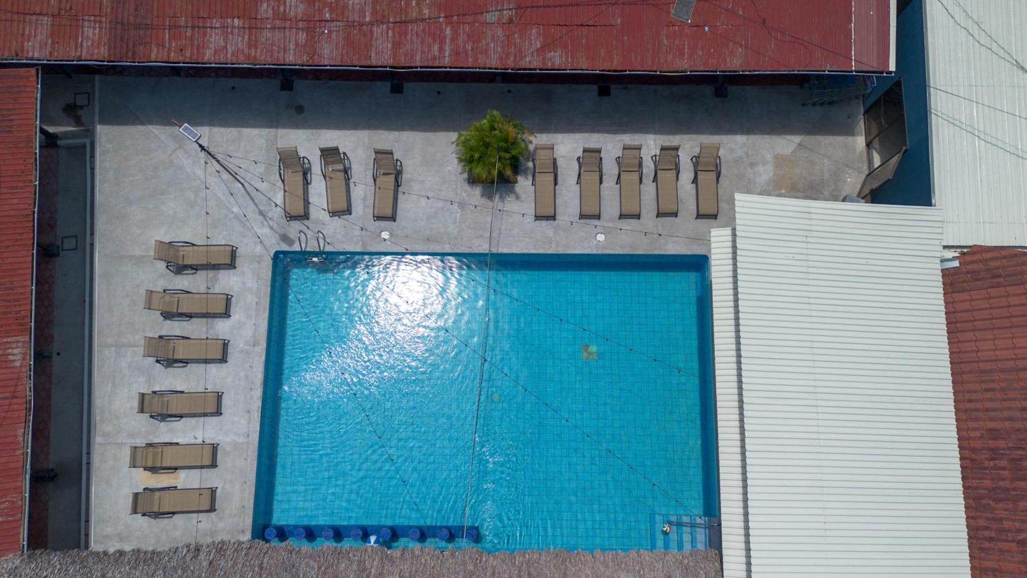 Republik Hotel, Bistro And Nightclub On Site Хако Экстерьер фото
